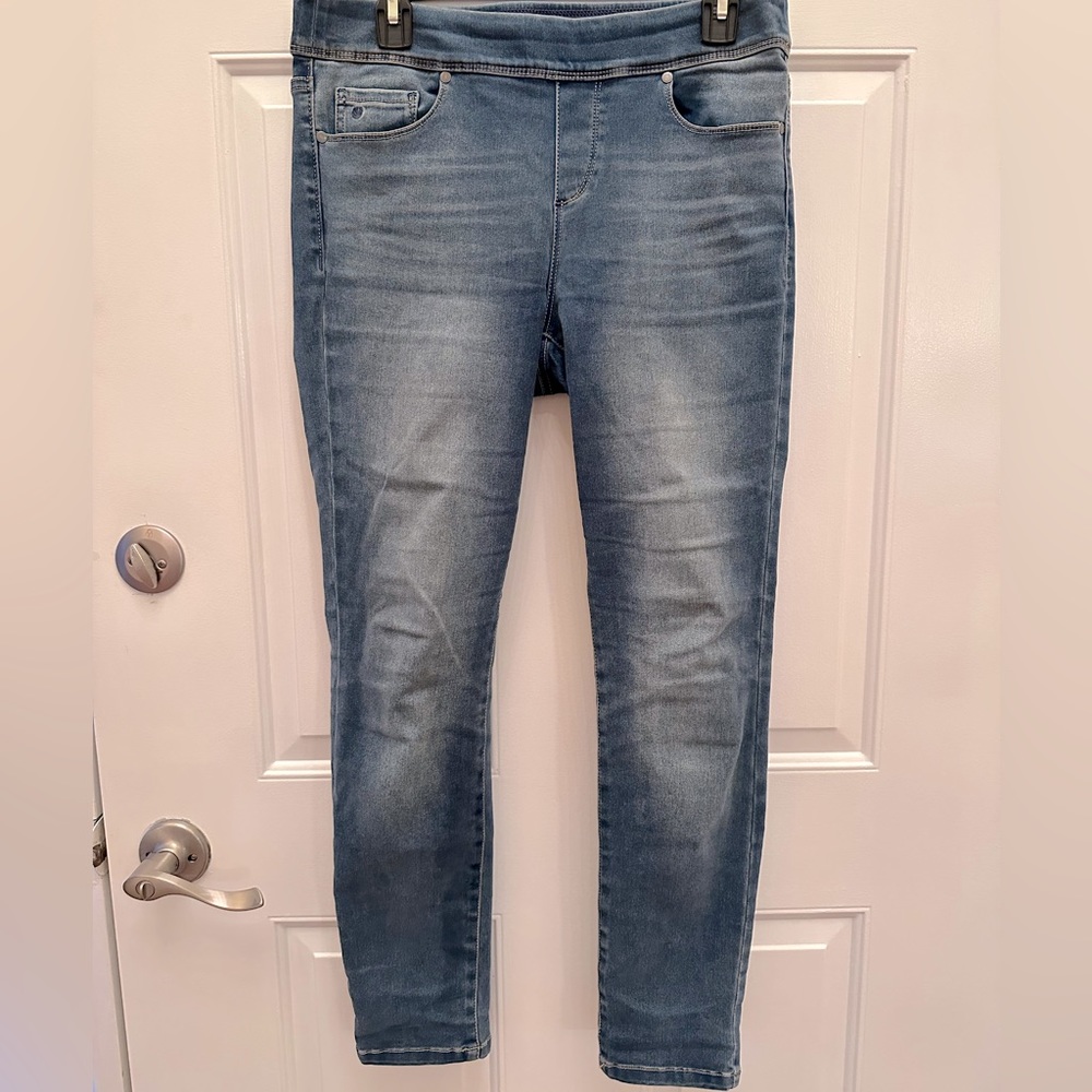 Gloria Vanderbilt pull on jeans size 8
